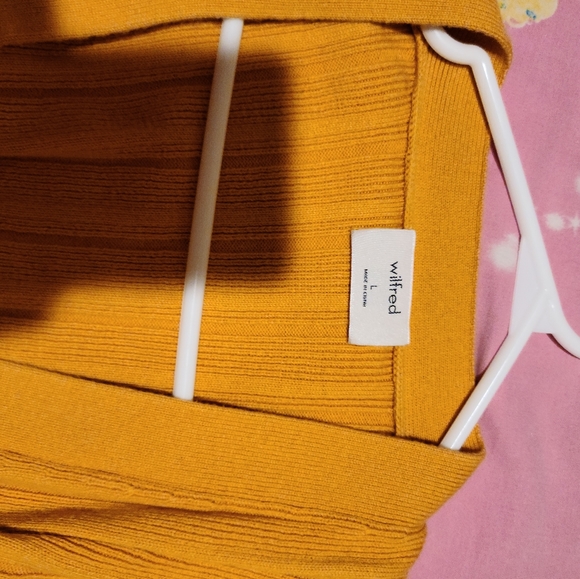 Aritzia Wilfred cardigan